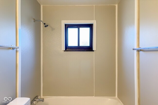 Building Photo - 5905 Devington Rd