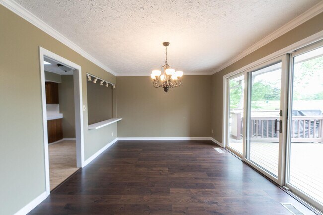 Building Photo - 604 W Soutar Dr