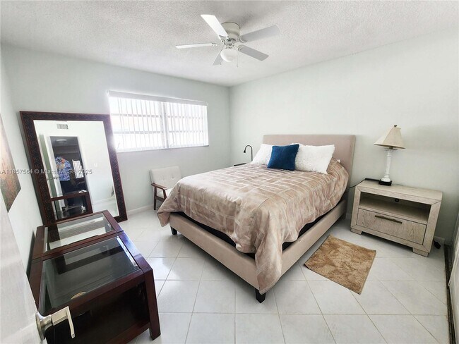 Building Photo - 580 Egret Dr