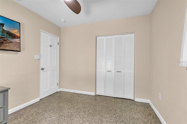 Building Photo - 510 N Osprey Ave