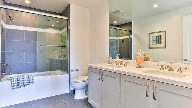 Building Photo - 4354 Teesdale Ave