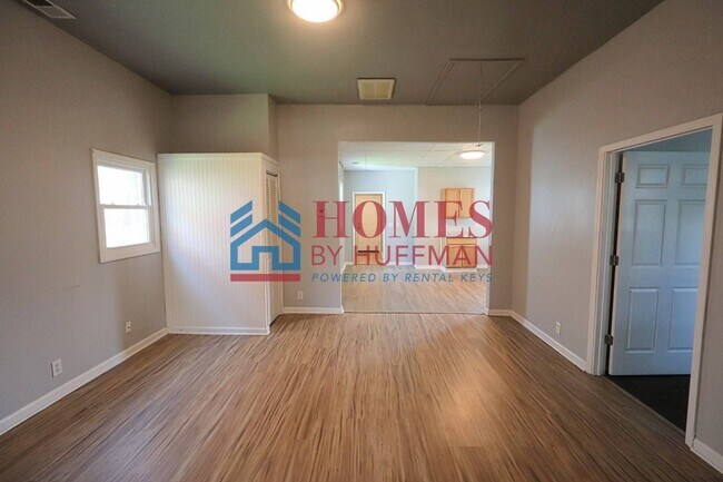 Building Photo - 1302 Cumberland Ave