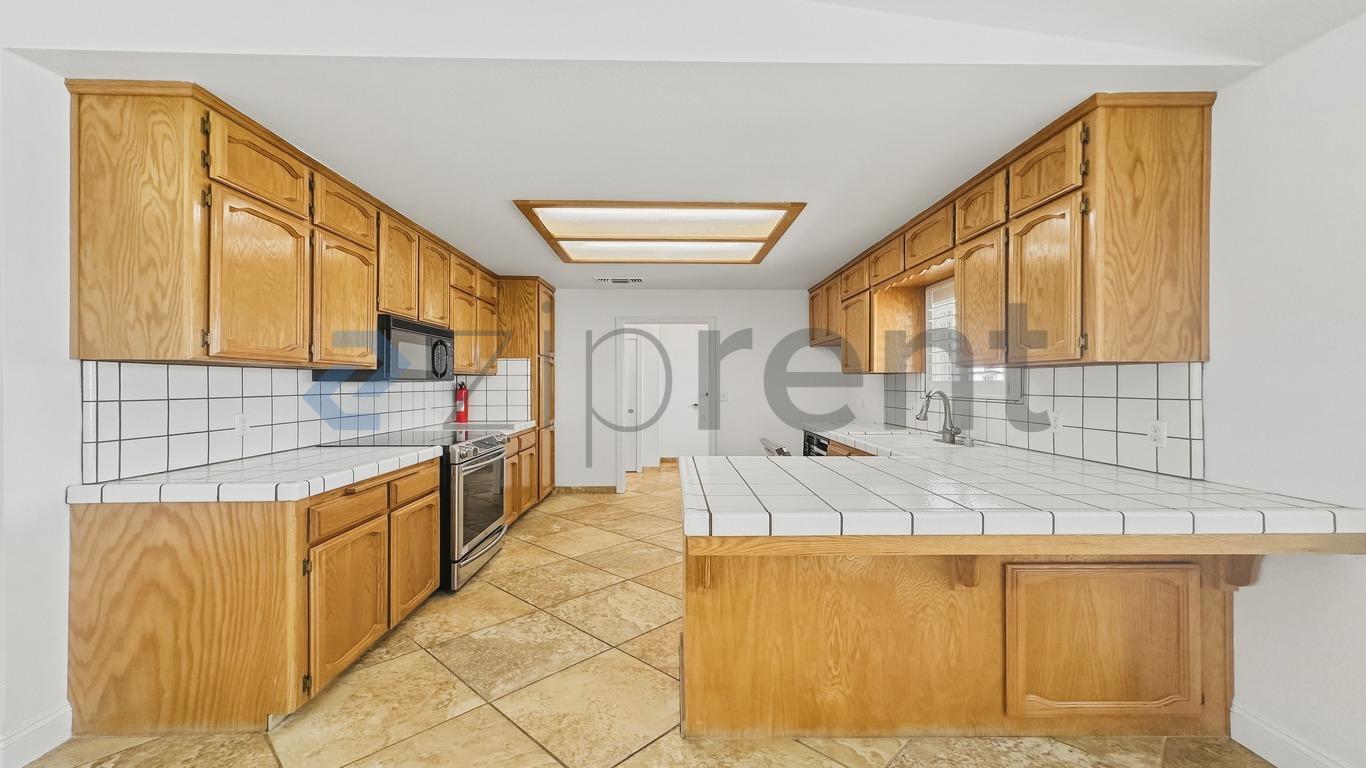 Building Photo - 8730 S East Ave