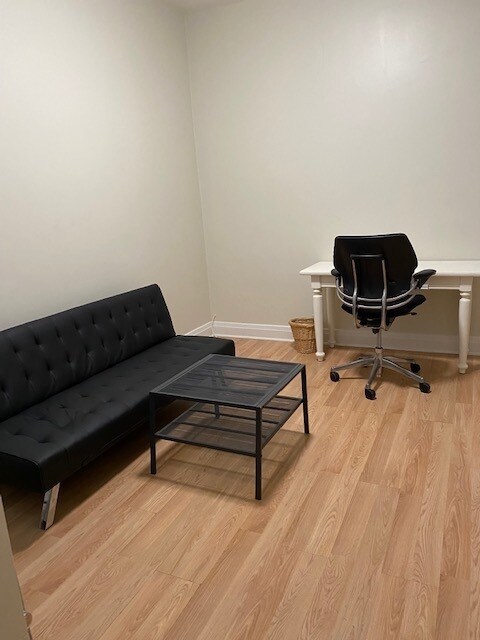 Living room with desk - 930 Chicago Ave