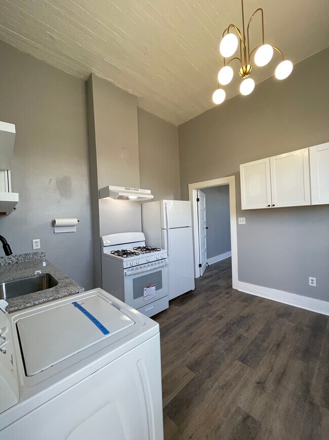 Building Photo - 2441 2nd St