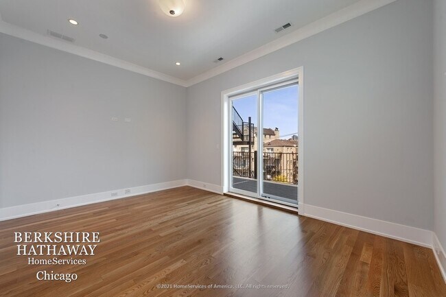 Building Photo - 1235 N Greenview Ave