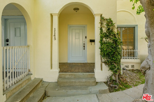 Building Photo - 1145 Poinsettia Dr