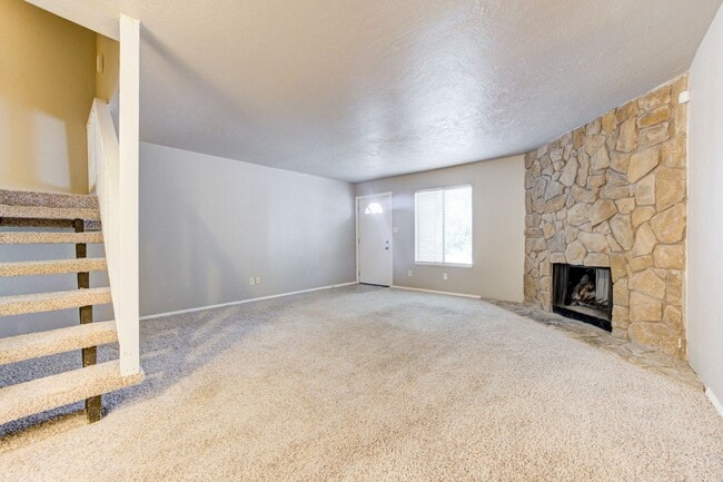 Building Photo - Cute Townhouse in the Heart of Norman, just minutes from OU!