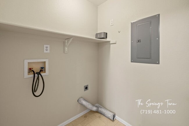 Building Photo - CHARMING 3BD/2BA CONDO featuring FRESH UPDATES - Security Deposit Waiver Available