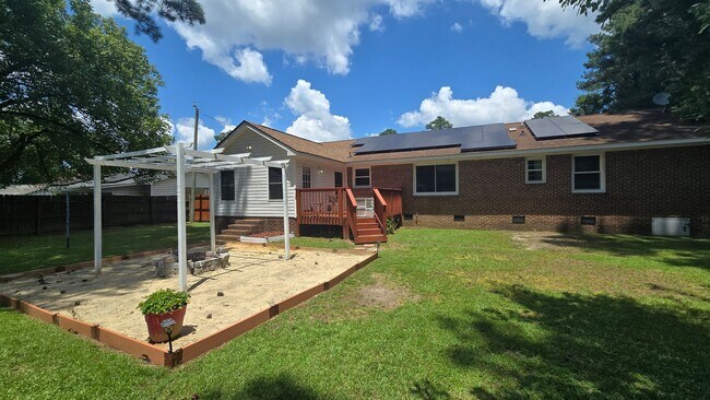 Building Photo - 650 E Raynor Dr
