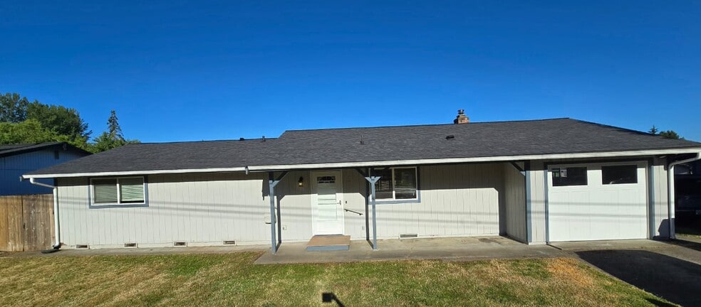 Building Photo - 2954 Hoover Ave SE