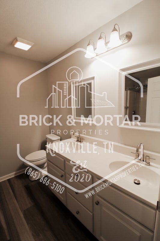 Building Photo - 900 Glendower Way