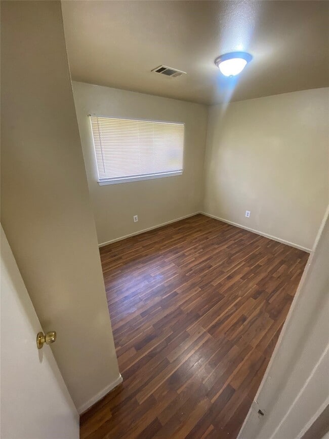 Building Photo - 5814 Mackinaw St