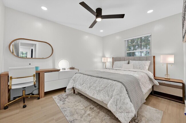 Building Photo - 800 Tropic Isle Dr