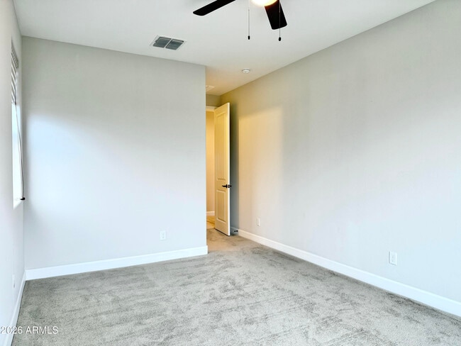 Building Photo - 1732 W Myrna Ln