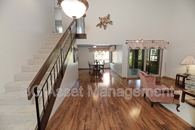 Building Photo - 1830 Weir Dr
