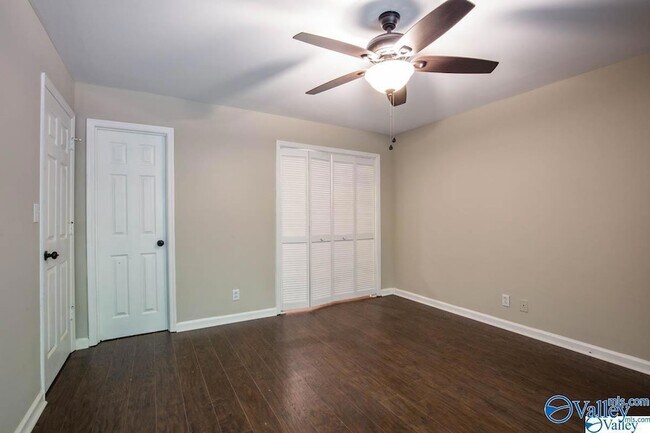 Building Photo - 4988-4987 7 Pine Cir