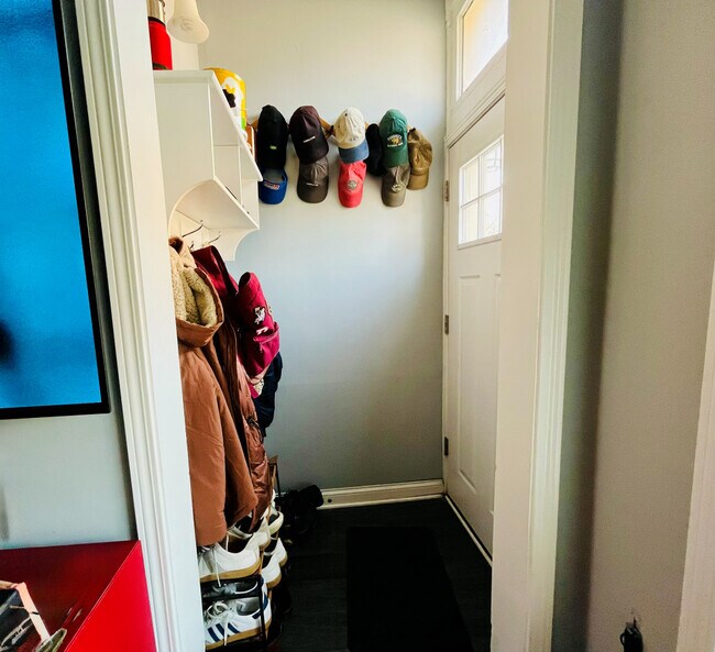 Building Photo - 1300 N Greenview Ave