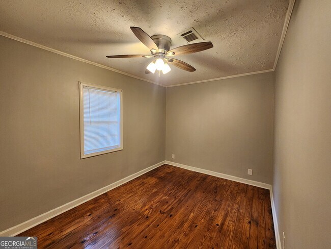 Building Photo - 4120 Fairview Dr