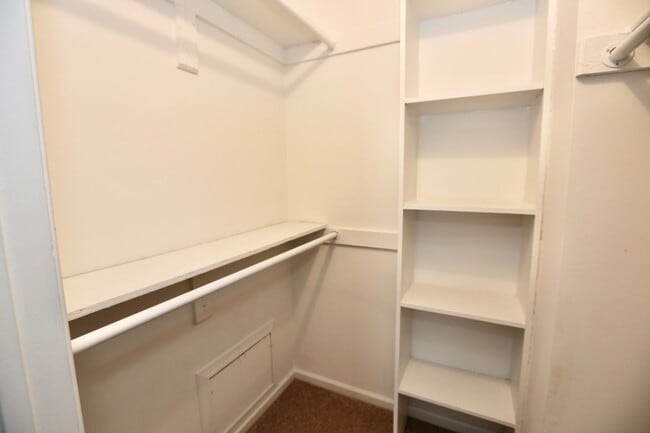 Building Photo - Updated & Ready 11-06-25! Charming Condo i...