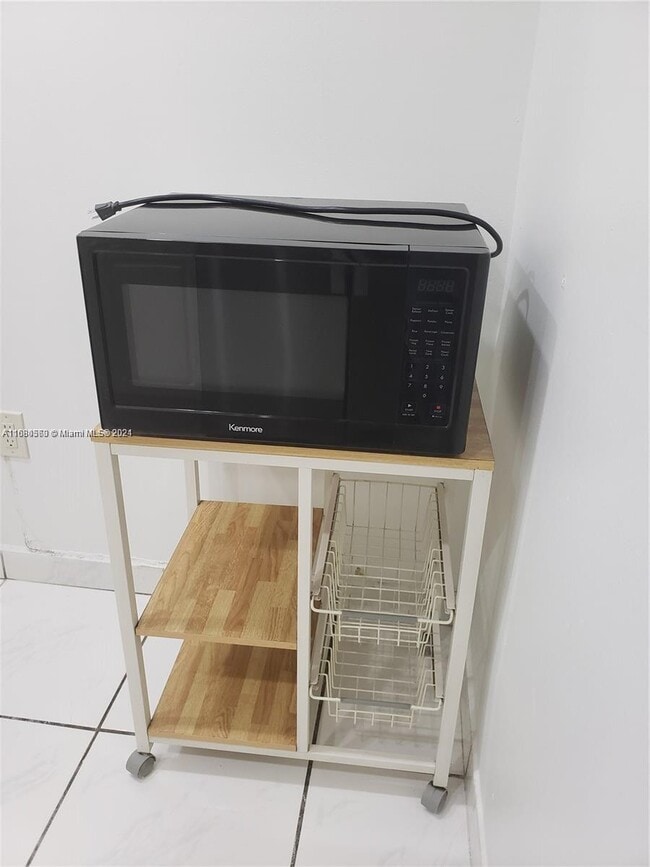 Building Photo - 6937 Bay Dr