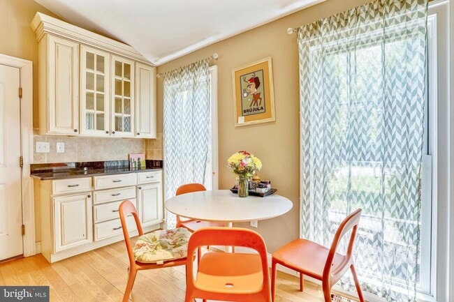 Building Photo - Renovated 6 bedroom/3.5 bath home in Winston Churchill school district.