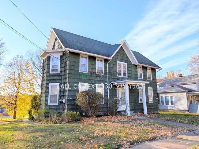 Building Photo - 409 2nd St NE