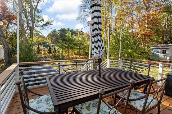 Building Photo - 10 Greenwood St