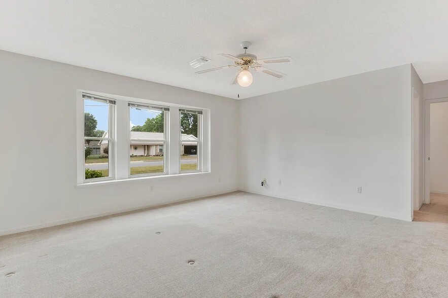 Building Photo - 12710 Dunhill Dr
