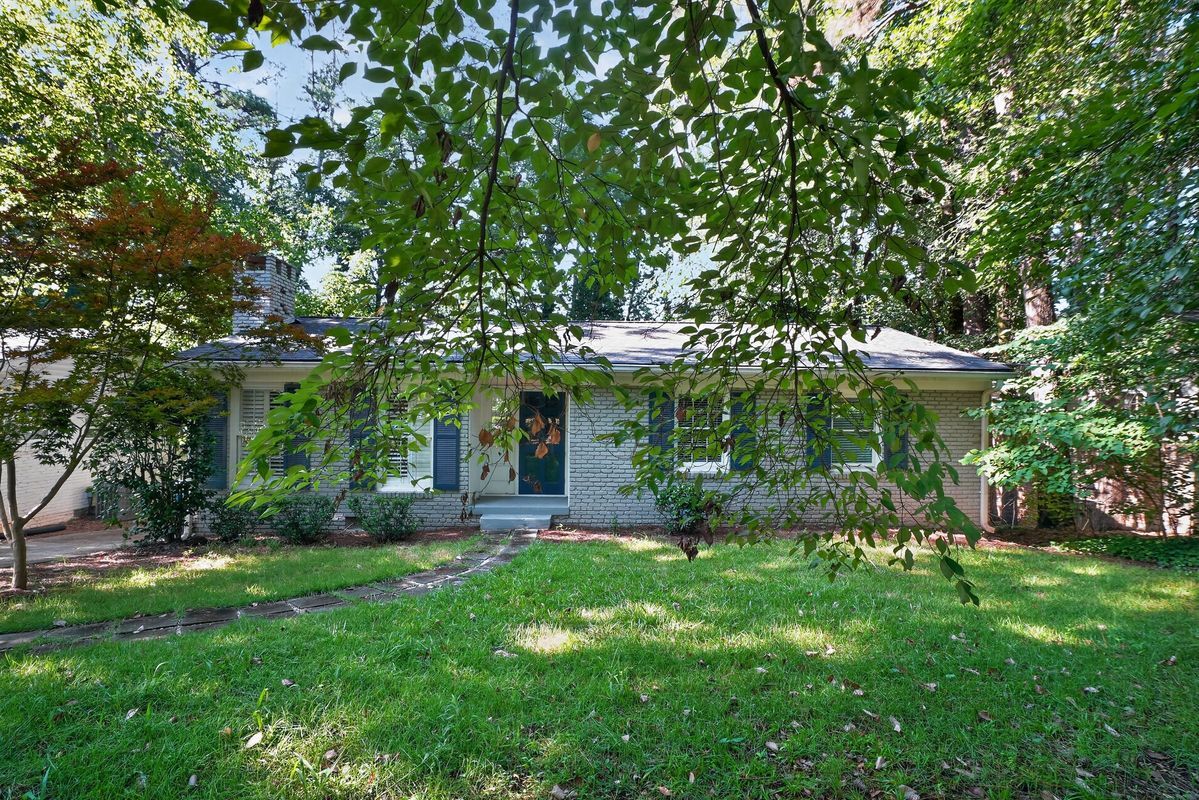 Building Photo - 807 Cardova Dr NE