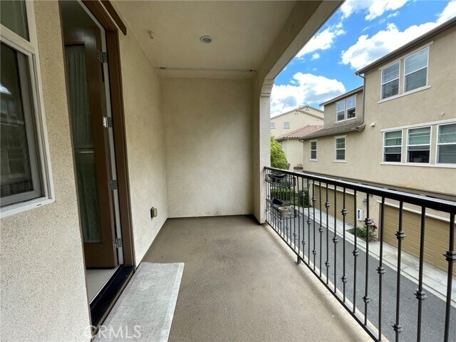 Building Photo - 810 The Promenade