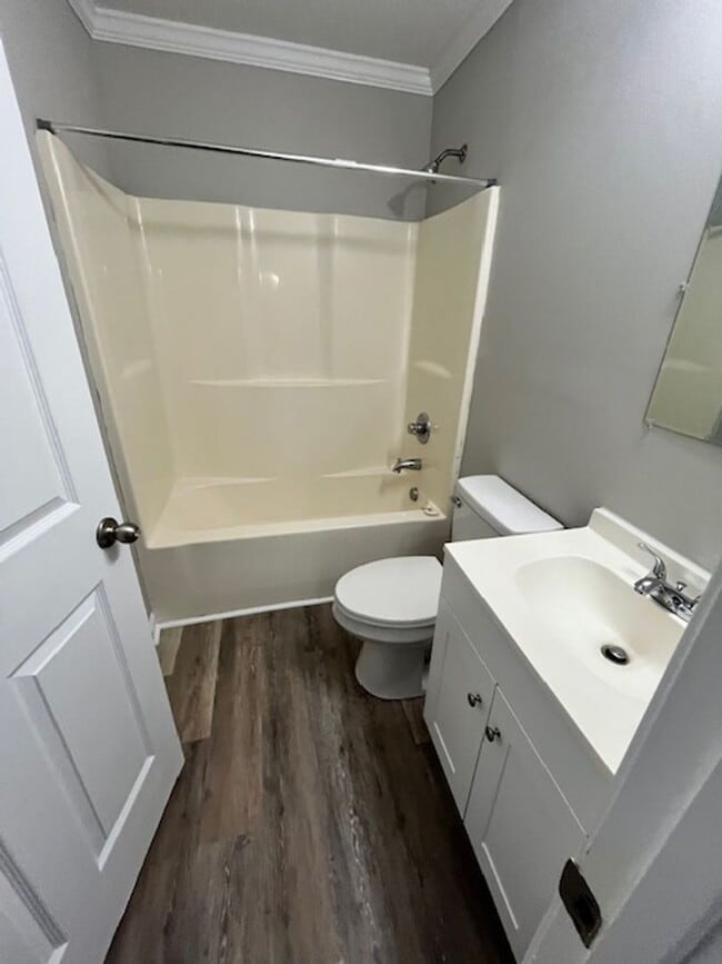 Building Photo - 820 Charles Ave