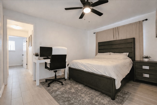 Building Photo - 10907 Sageriver Dr