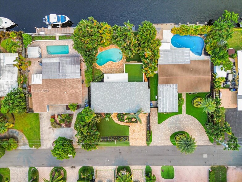 Building Photo - 2530 Okeechobee Ln