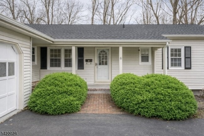 Building Photo - 6 Windsor Way