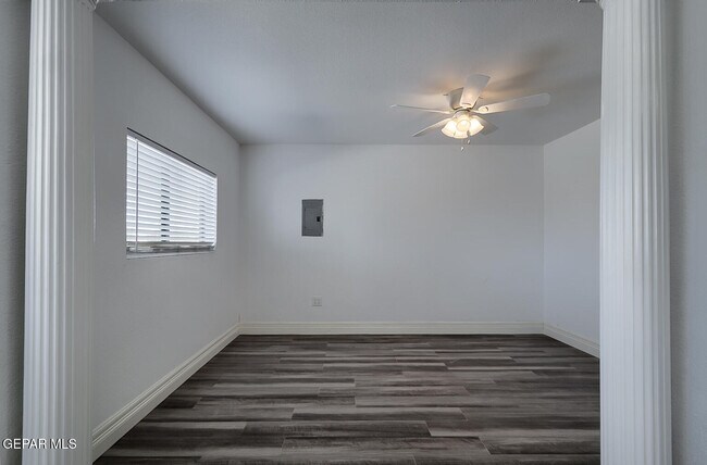 Building Photo - 9709 Vallarta Dr