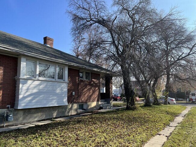 Building Photo - 361-361 Williams Ave S