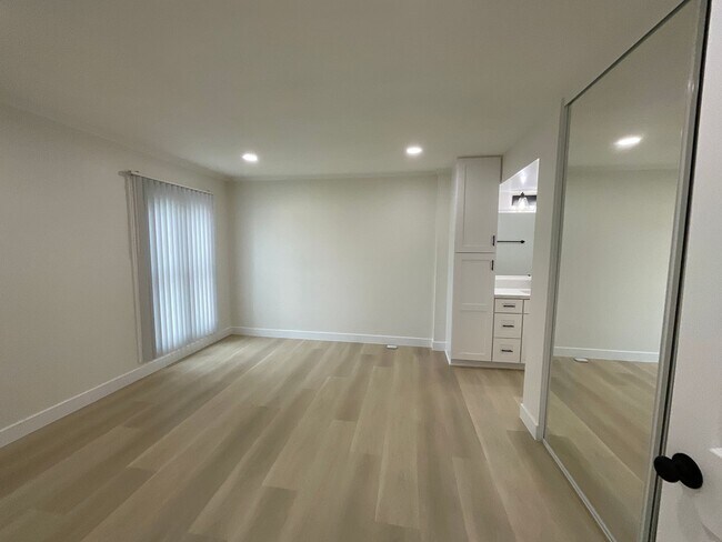 Building Photo - Villa Pacific: Remodeled 2 Bedroom 1.5 Bath Attached Townhouse,