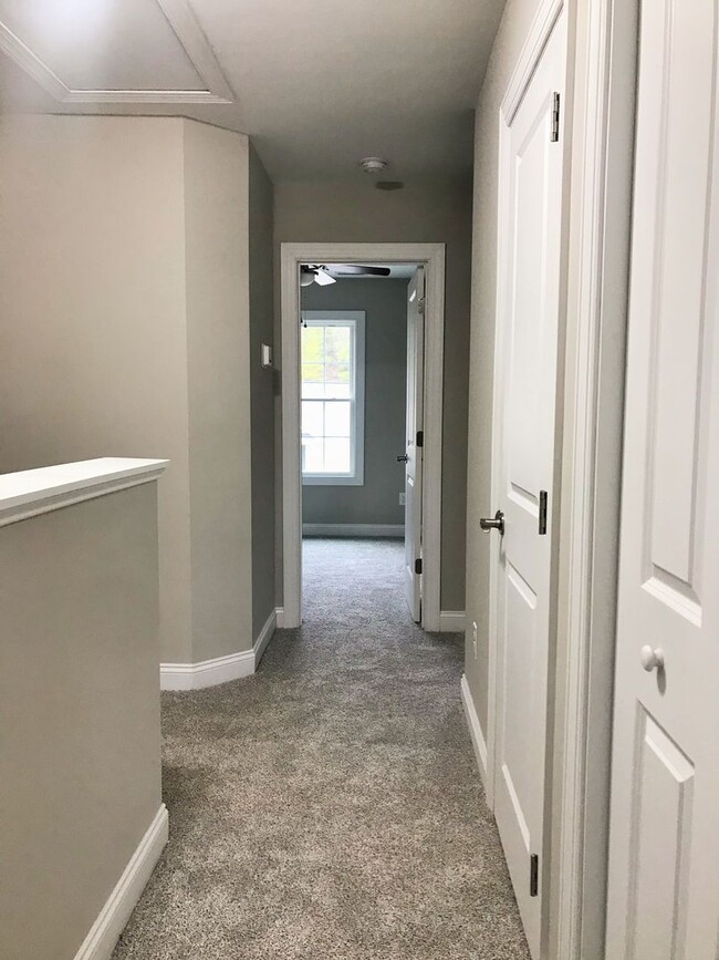 Building Photo - 3 Bedroom Townhome in Hickory