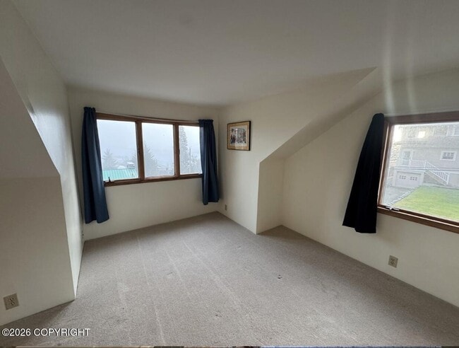 Building Photo - 636 Main St