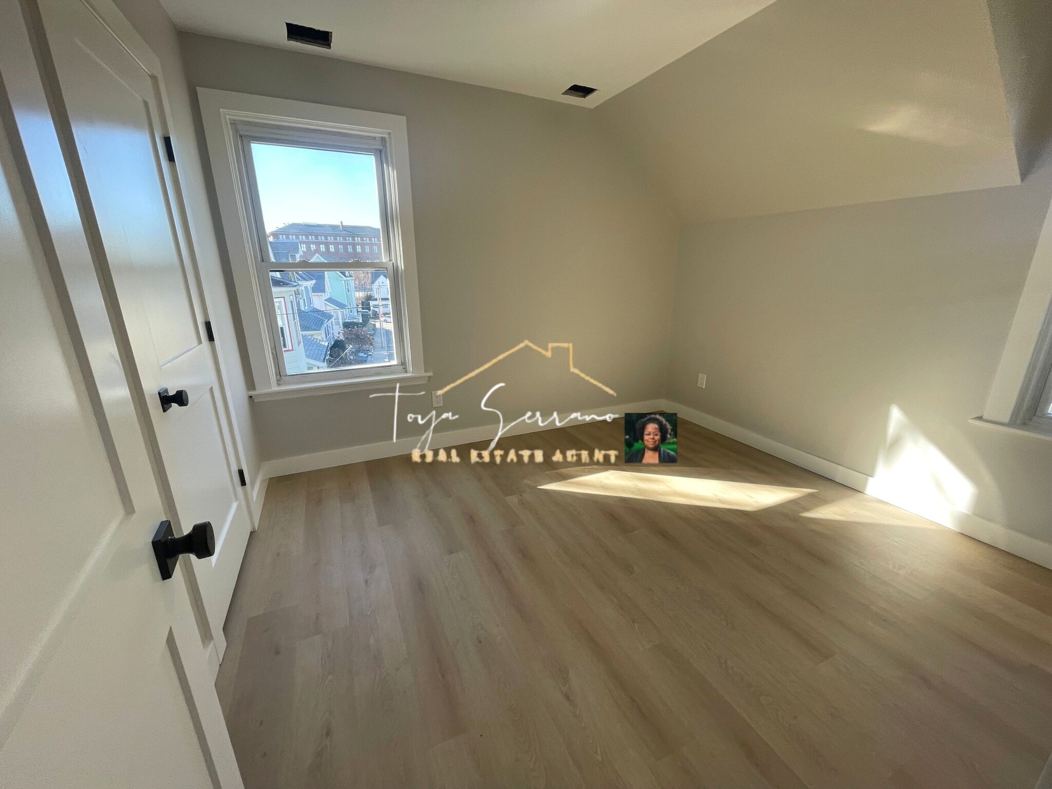 Building Photo - 19 Gordon St