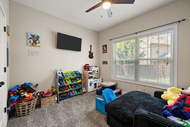 Building Photo - Pet Friendly Four Bedroom with Bonus!