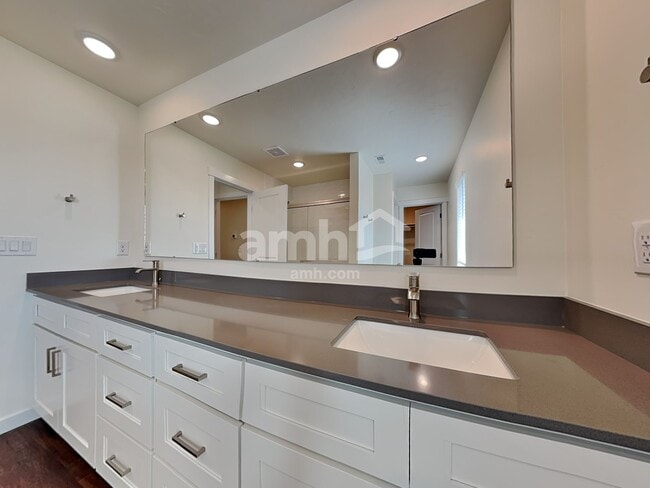 Building Photo - 9491 W Shumard St