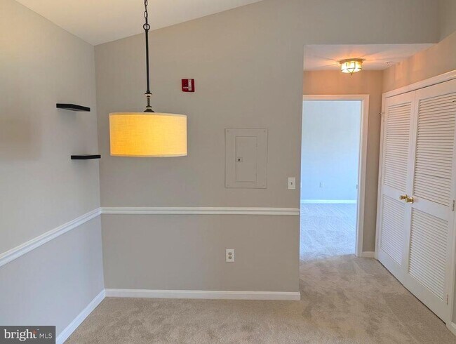 Building Photo - 673 Constellation Square SE