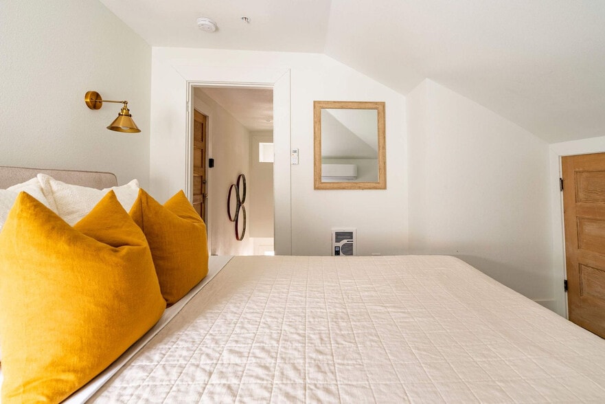 Building Photo - 1603 NW 23rd Ave