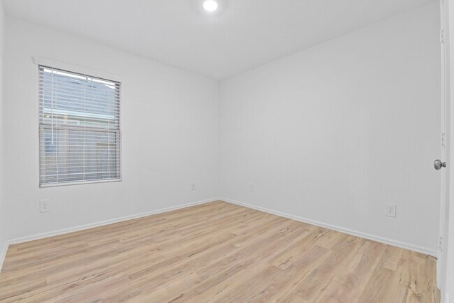Building Photo - 22156 Juniper Crossing Dr