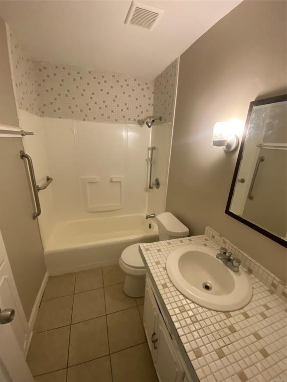 Building Photo - 3540 Farwood Dr