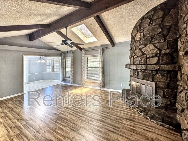 Building Photo - 705 Greenview Cir
