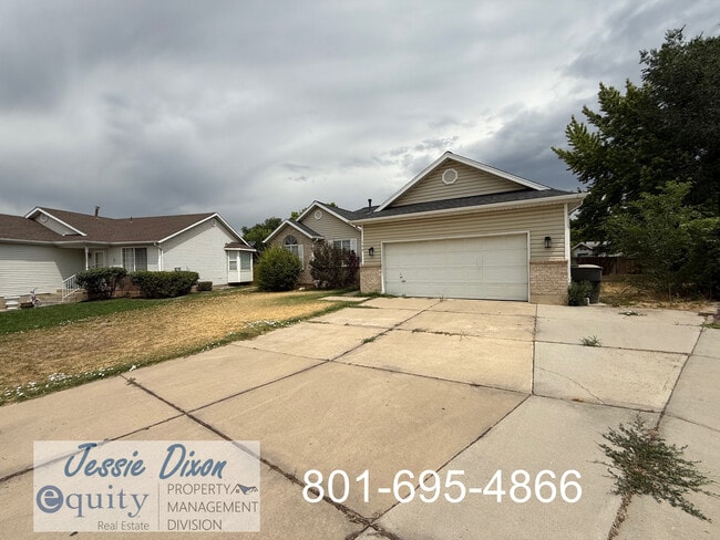 Building Photo - 108 W Oaks Dr
