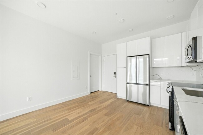 Building Photo - 38 Hichborn St